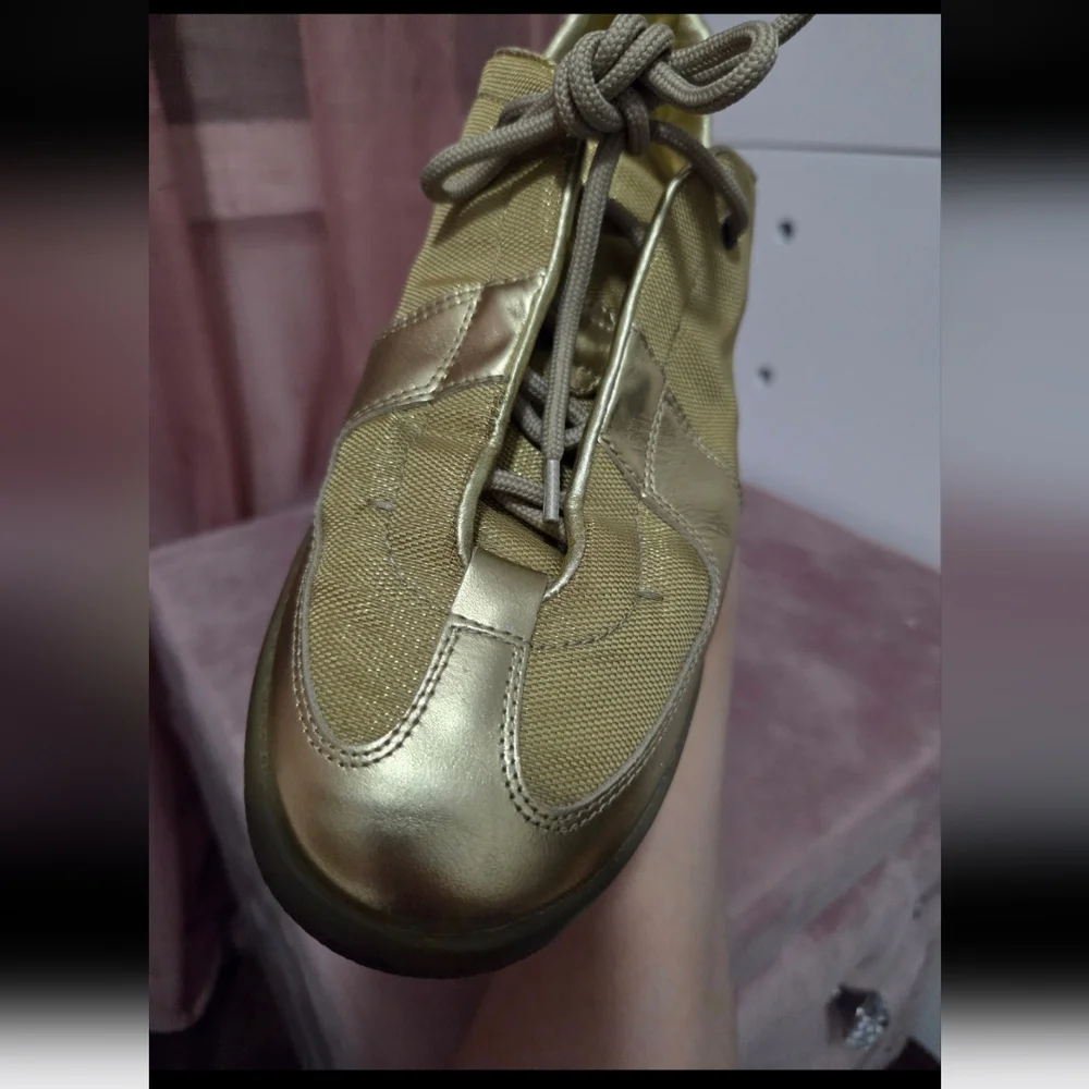 Gucci Gold Sneakers - Picture 12 of 12